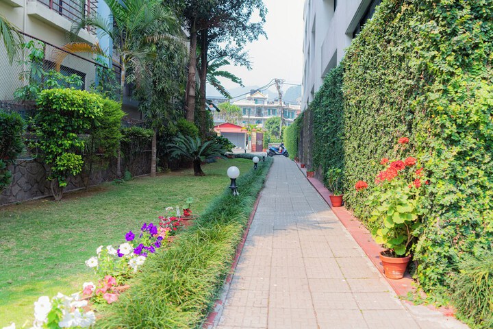 Hotel Exterior 54 of 57