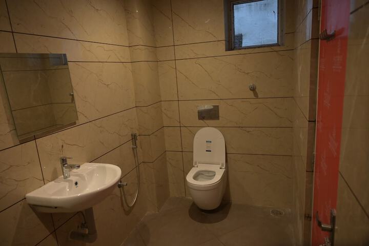 Room 43 of 62