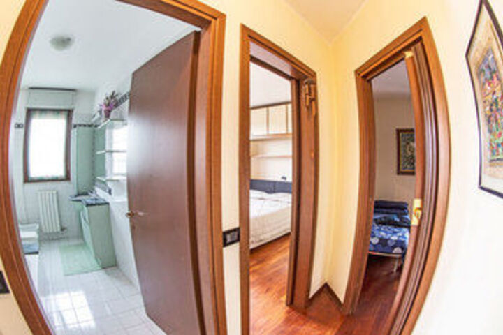 Room 73 of 320