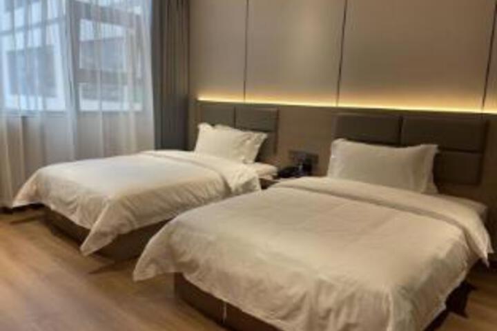 Room 8 of 8