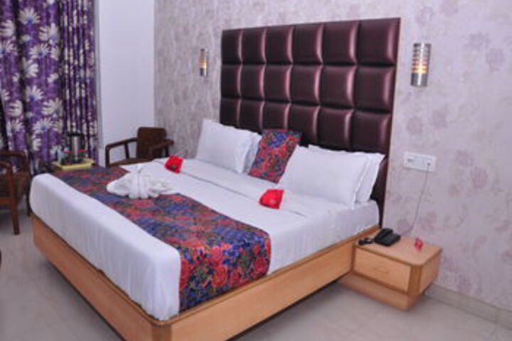 Room 9 of 28