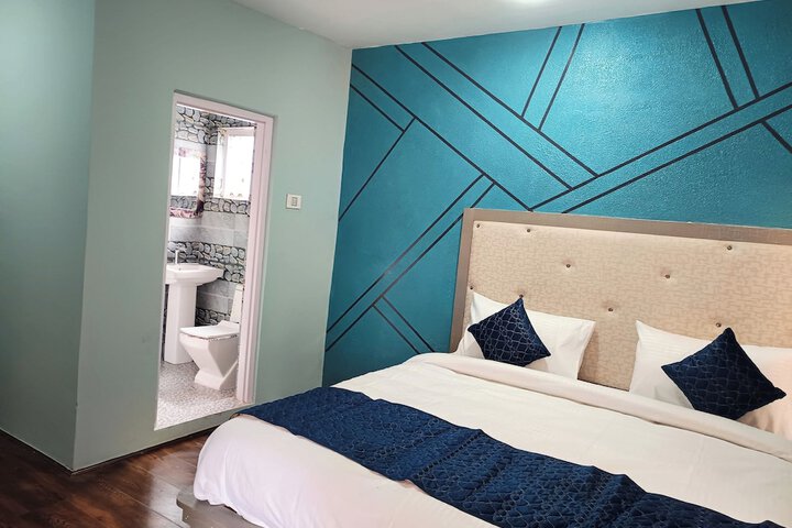 Room 6 of 17