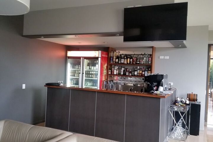 Lounge 15 of 20