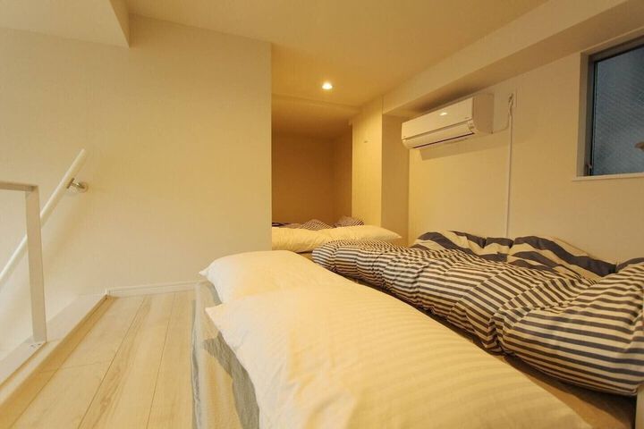 Room 2 of 143