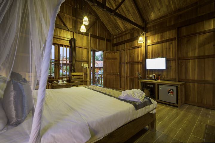 Room 3 of 100