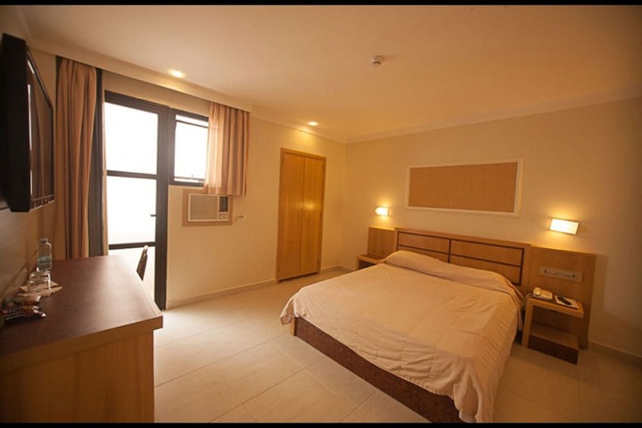 Room 9 of 50