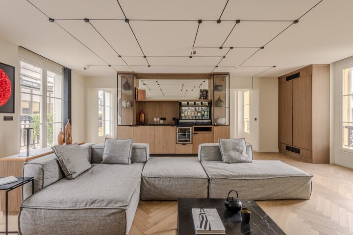 Lounge 92 of 114