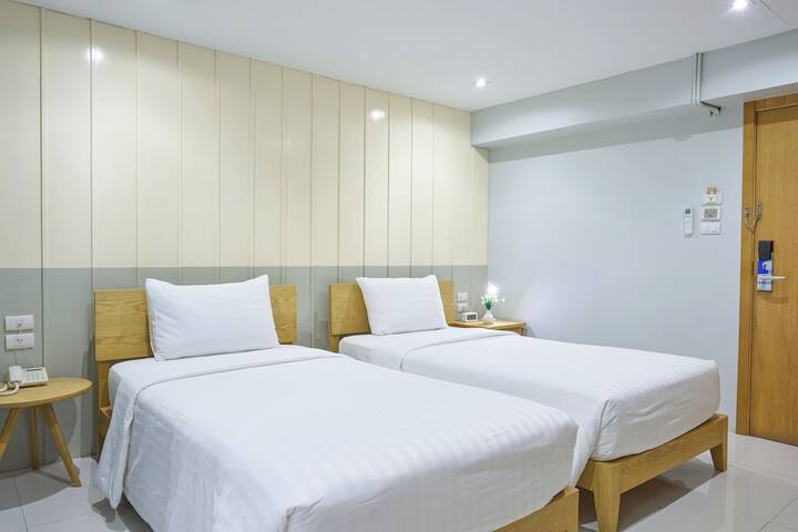 Room 35 of 71