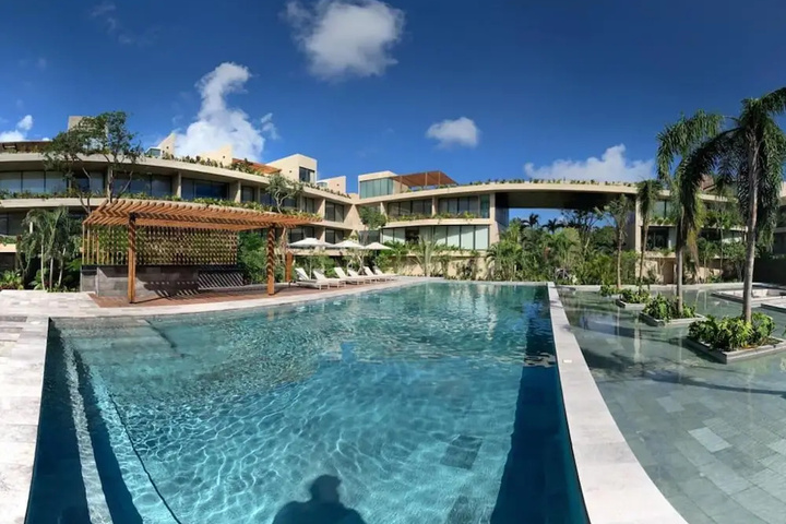 Pool 10 of 15