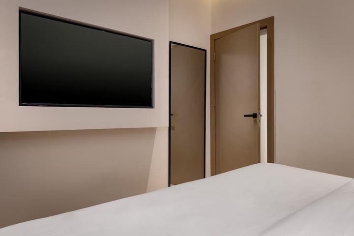 Room 15 of 36