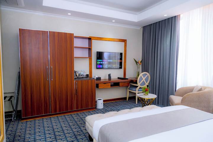 Room 7 of 16