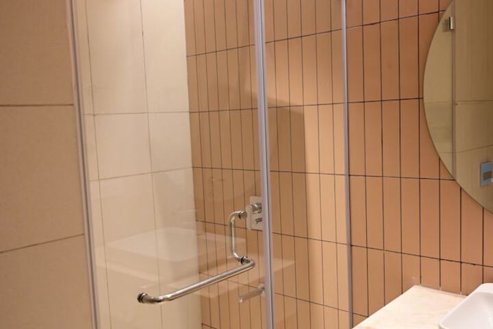 Room 8 of 17