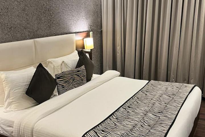 Room 28 of 103