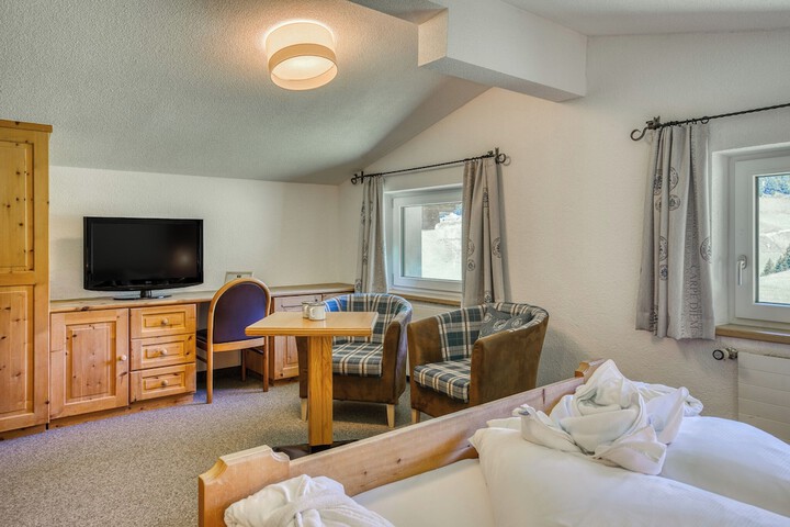 Room 9 of 172