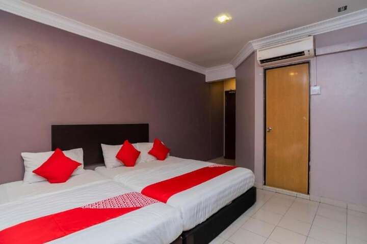 Room 5 of 12