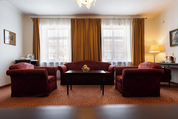Room 25 of 80