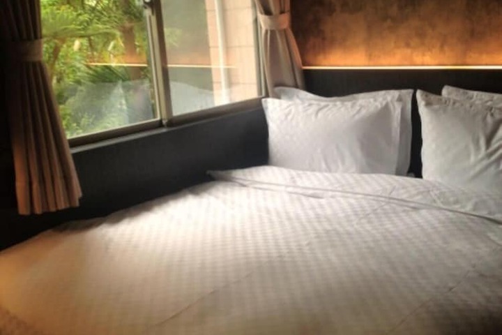 Room 10 of 21