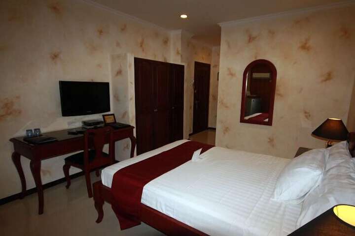 Room 4 of 38