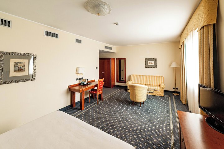 Room 15 of 51