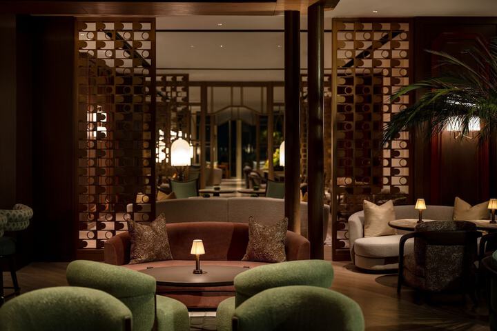 Lounge 97 of 110