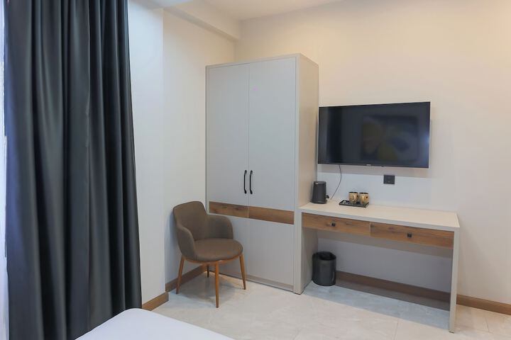 Room 12 of 26