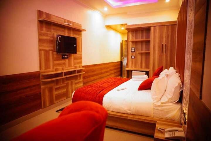 Room 5 of 27