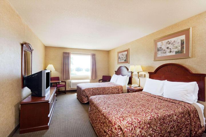 1 King Bed (12 of 19)