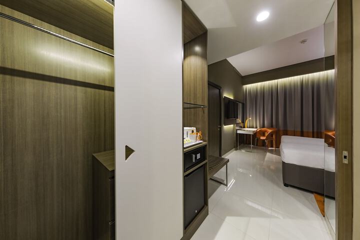 Room 5 of 25