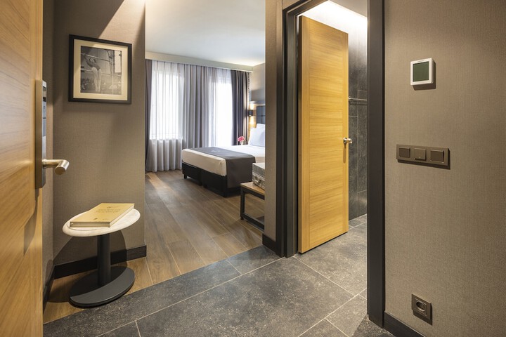 Room 27 of 75