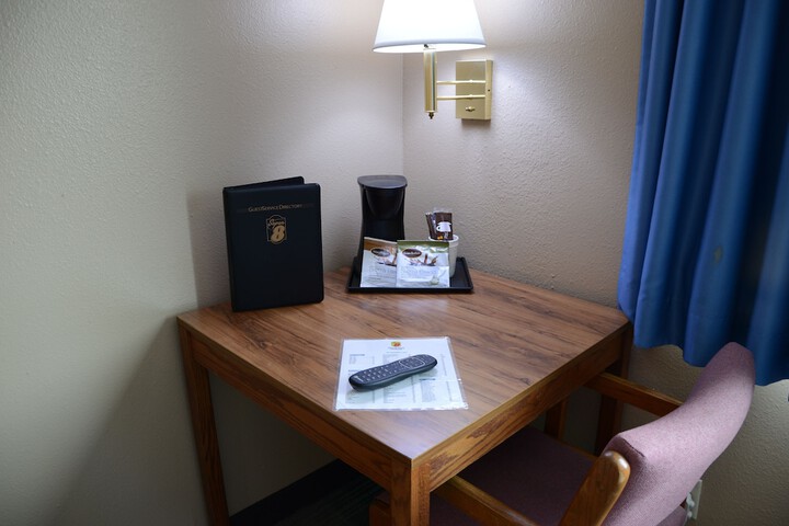 1 Queen Bed Mobility Accessible (8 of 11)