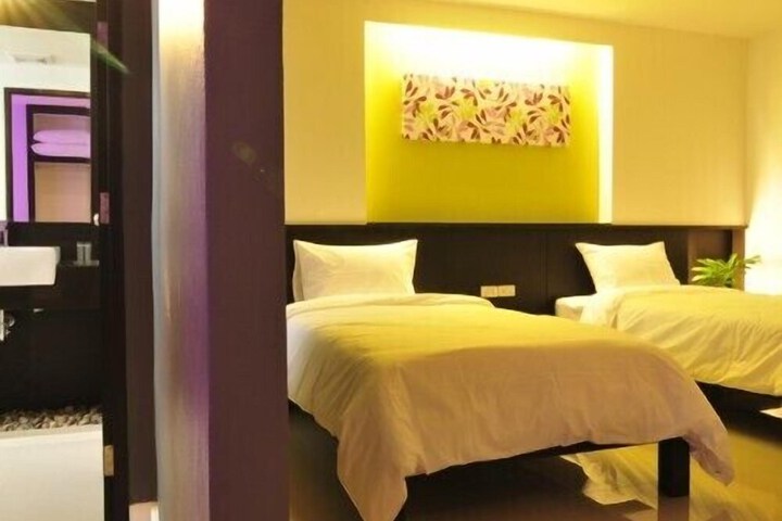 Room 10 of 34
