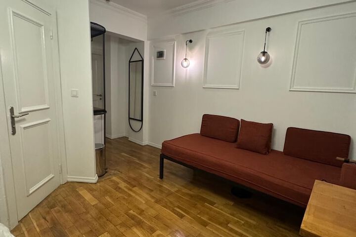 Room 9 of 25