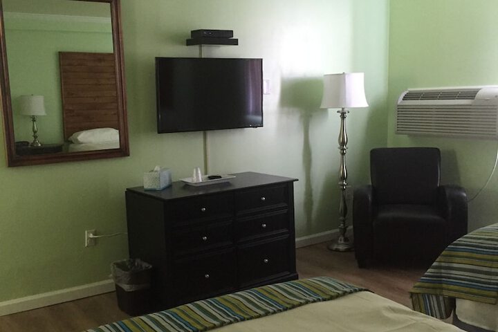 Room 3 of 33