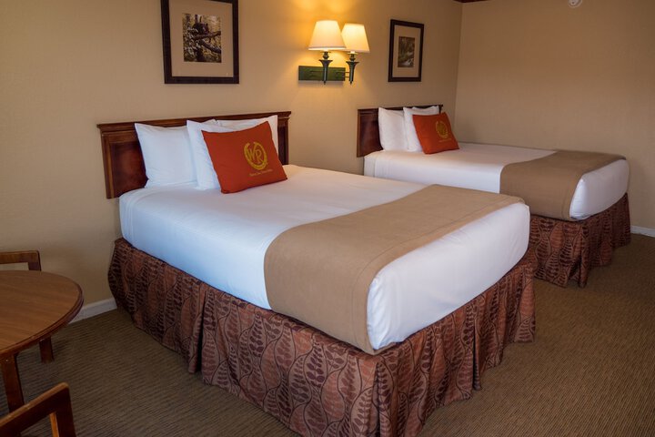 1 Queen Bed (4 of 22)