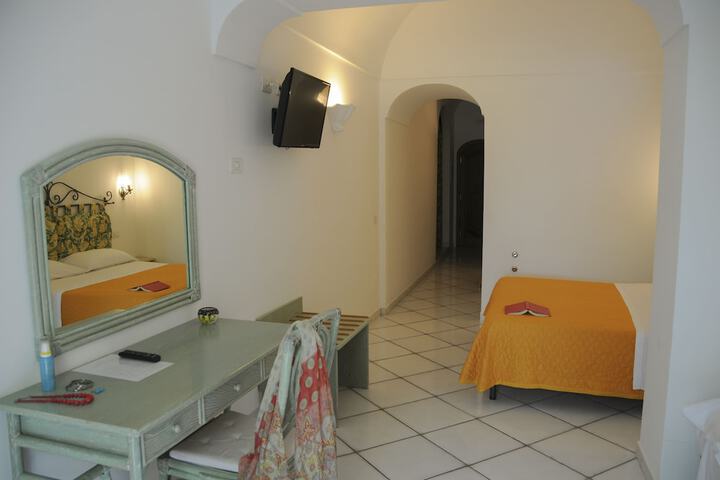 Room 13 of 37