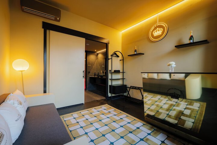 Room 12 of 46