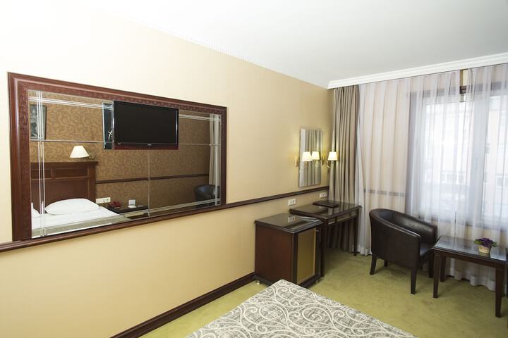 Room 71 of 114