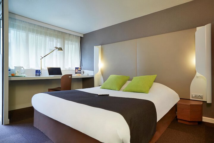 Room 8 of 44