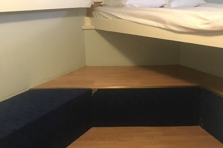 Room 9 of 50
