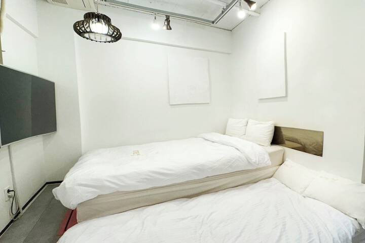 Room 7 of 43