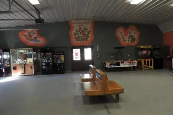 Room 6 of 12