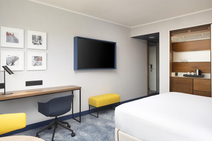 Room 52 of 119