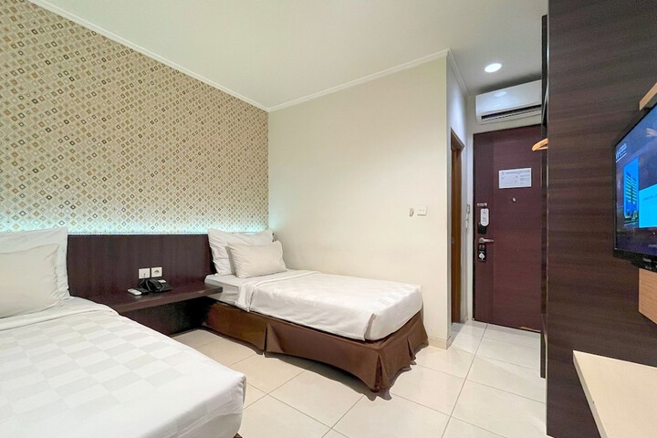 Room 12 of 61