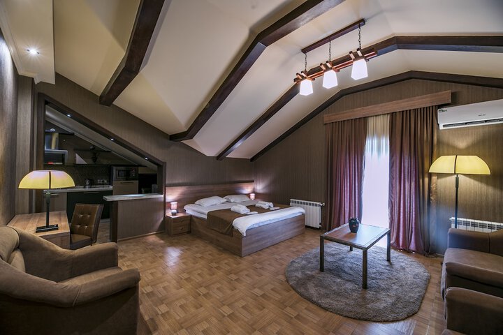 Room 9 of 22