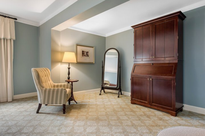 Deluxe Room 1 King Bed (38 of 53)