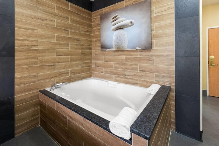 Jetted tub