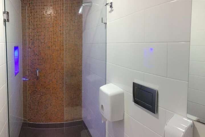 Room 16 of 32