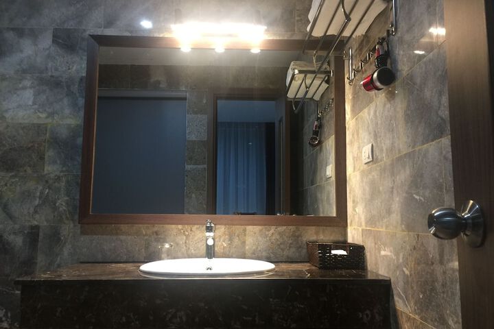 Room 28 of 48