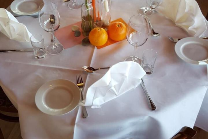 Dining 42 of 48