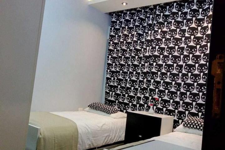 Room 6 of 18